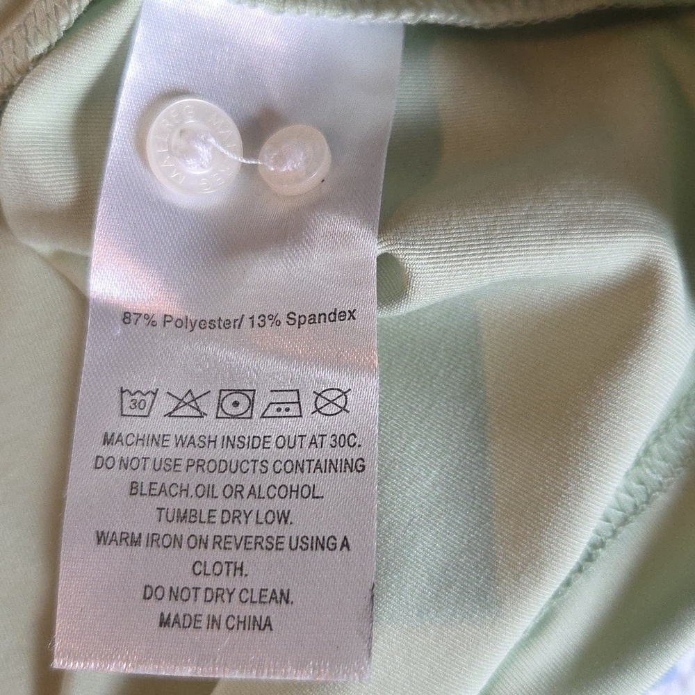 Maelreg Men's Green Performance Polo Shirt - Picture 5 of 5